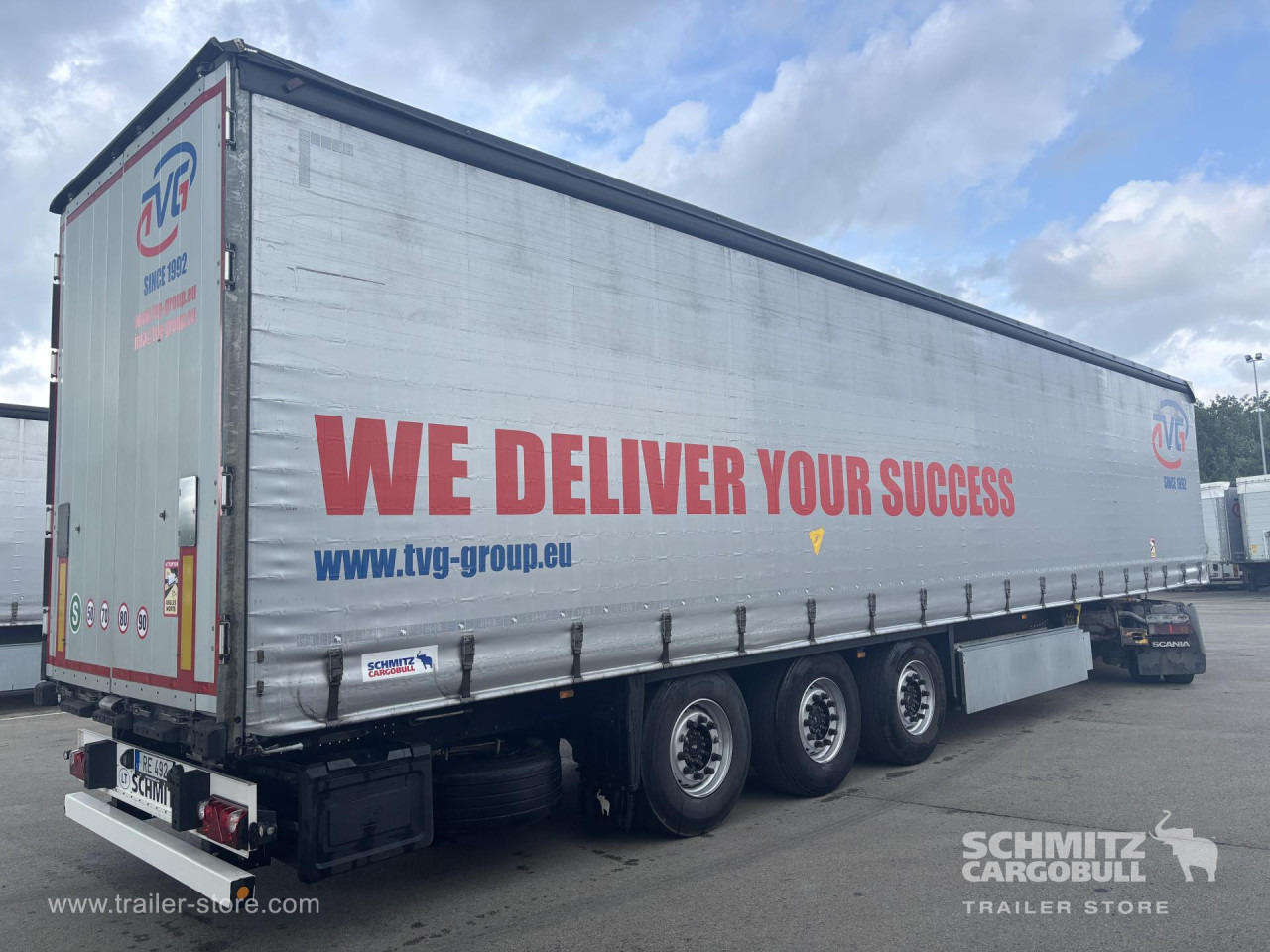 SCHMITZ Curtainsider Standard - Semi-reboque de lona: foto 1 SCHMITZ Curtainsider Standard - Semi-reboque de lona: foto 1