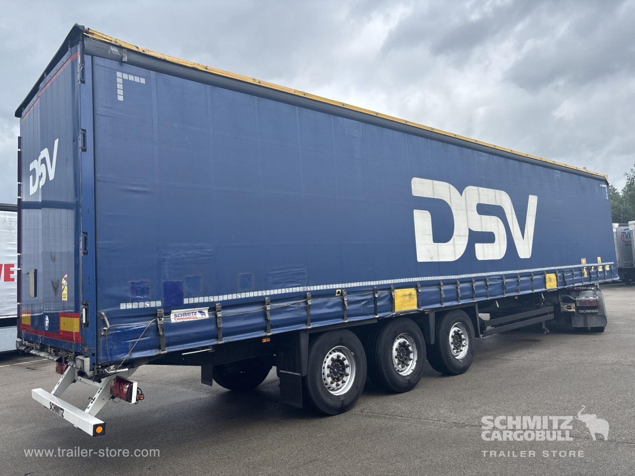 SCHMITZ Curtainsider Standard - Semi-reboque de lona: foto 1 SCHMITZ Curtainsider Standard - Semi-reboque de lona: foto 1