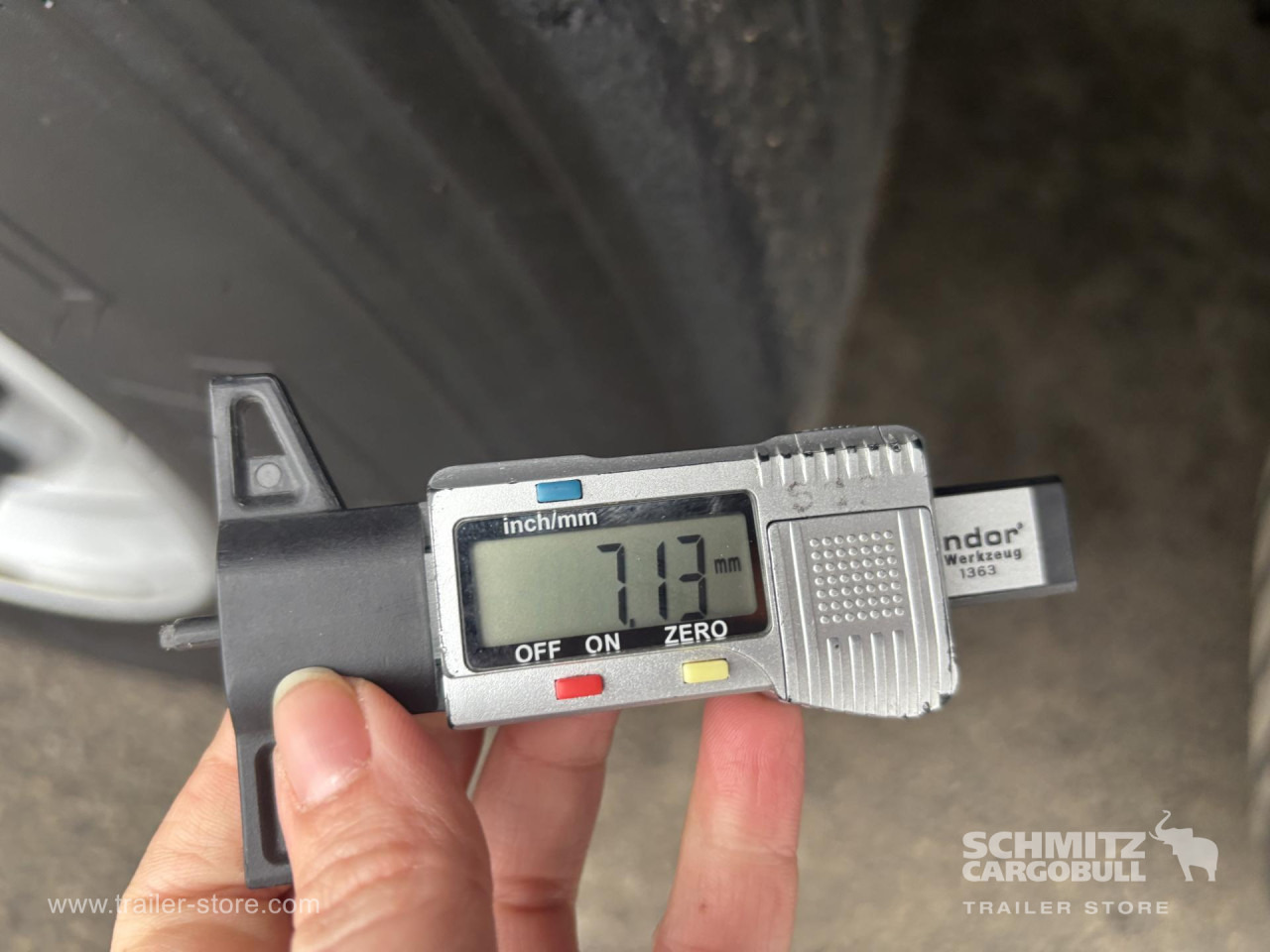 SCHMITZ Curtainsider Standard - Semi-reboque de lona: foto 2 SCHMITZ Curtainsider Standard - Semi-reboque de lona: foto 2