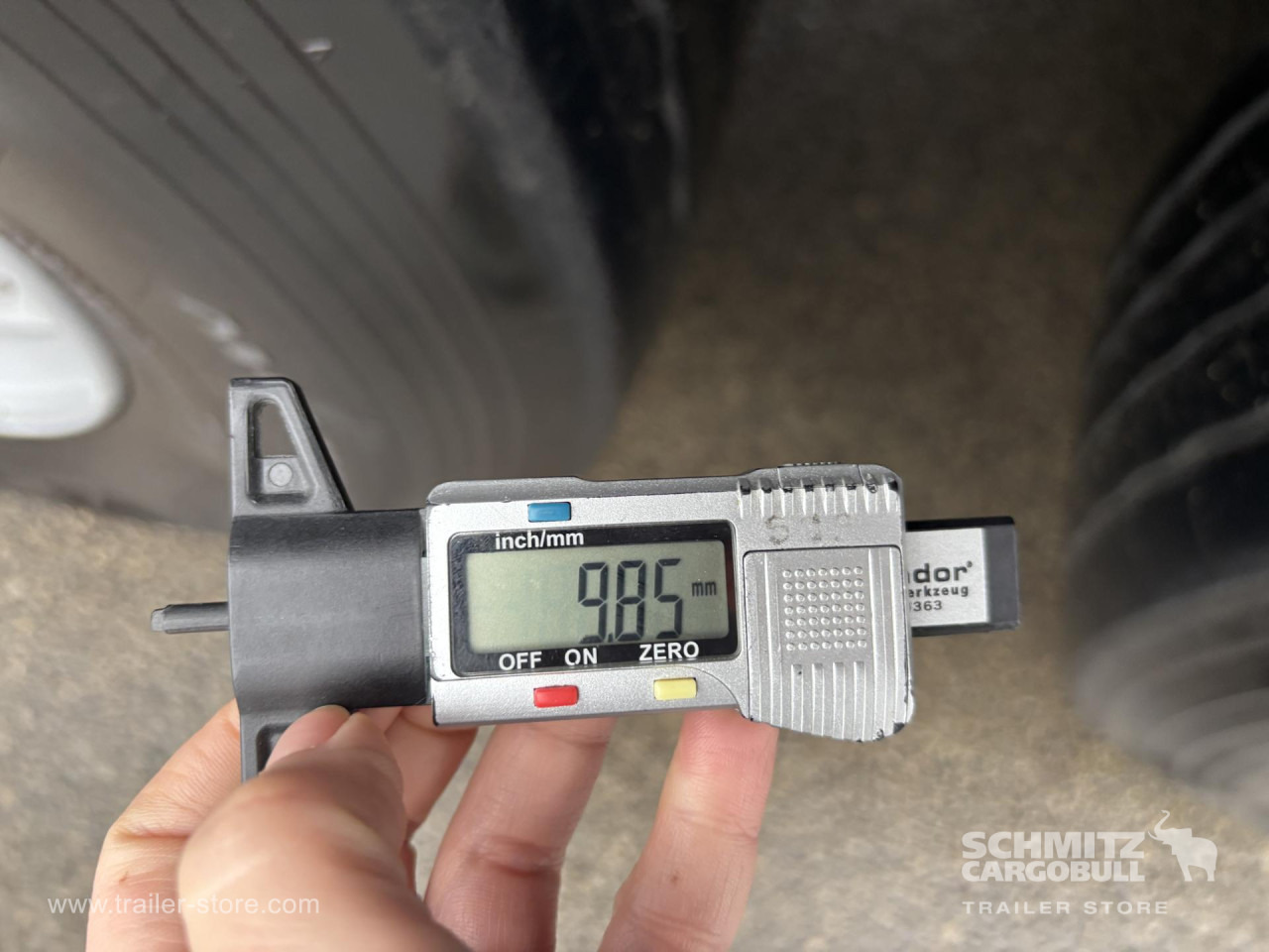 SCHMITZ Curtainsider Standard - Semi-reboque de lona: foto 2 SCHMITZ Curtainsider Standard - Semi-reboque de lona: foto 2