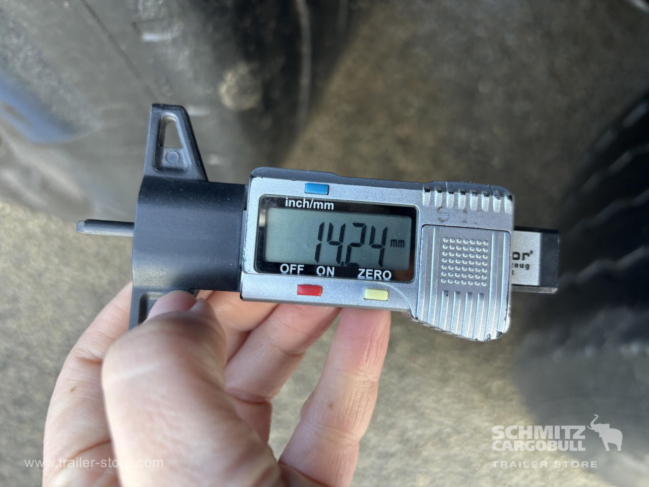 SCHMITZ Curtainsider Standard - Semi-reboque de lona: foto 4 SCHMITZ Curtainsider Standard - Semi-reboque de lona: foto 4