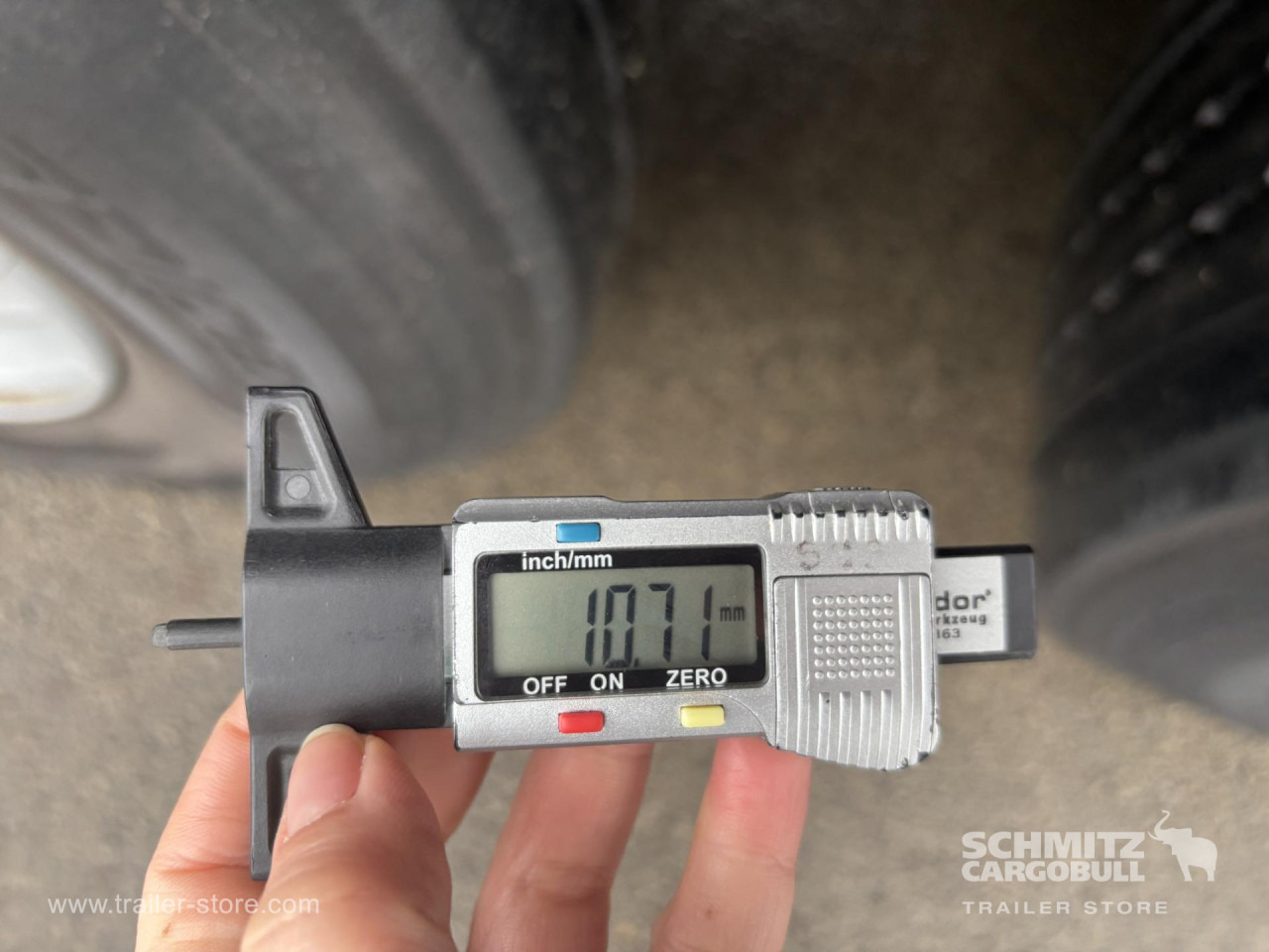 SCHMITZ Curtainsider Standard - Semi-reboque de lona: foto 2 SCHMITZ Curtainsider Standard - Semi-reboque de lona: foto 2