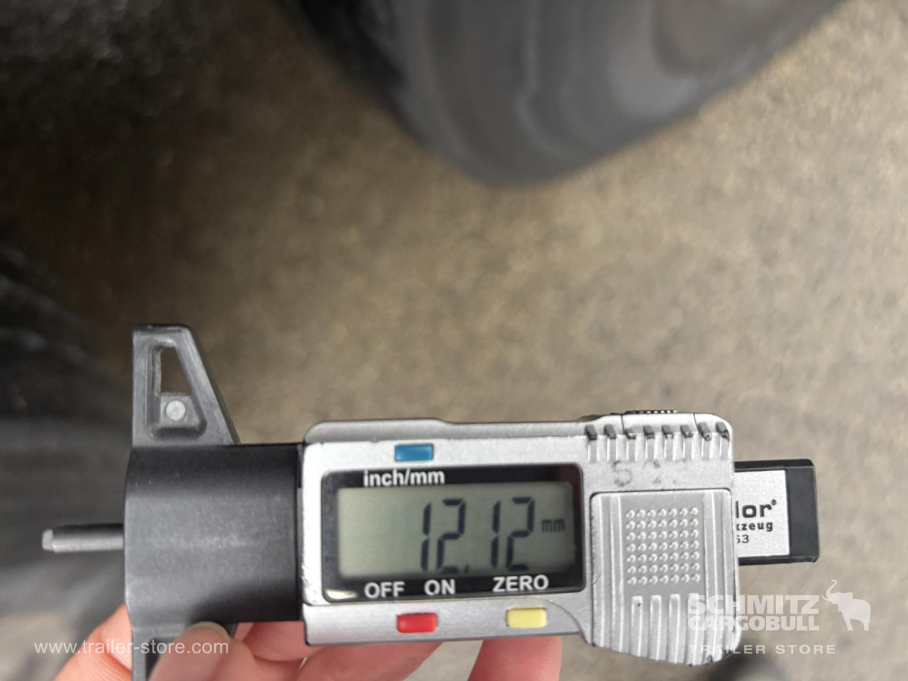 SCHMITZ Curtainsider Standard - Semi-reboque de lona: foto 3 SCHMITZ Curtainsider Standard - Semi-reboque de lona: foto 3