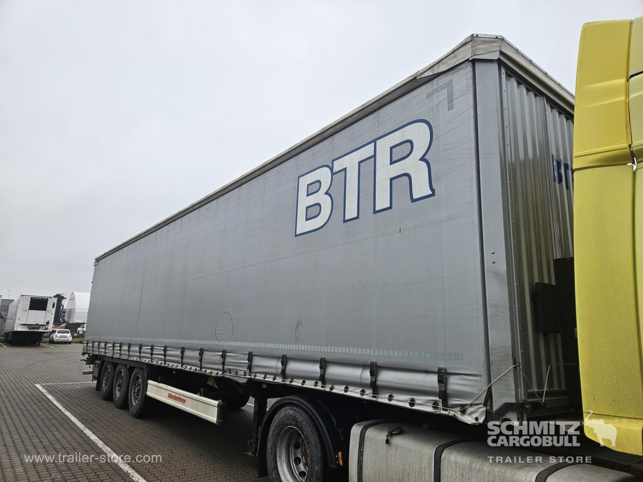 KAESSBOHRER Curtainsider Standard - Semi-reboque de lona: foto 4 KAESSBOHRER Curtainsider Standard - Semi-reboque de lona: foto 4