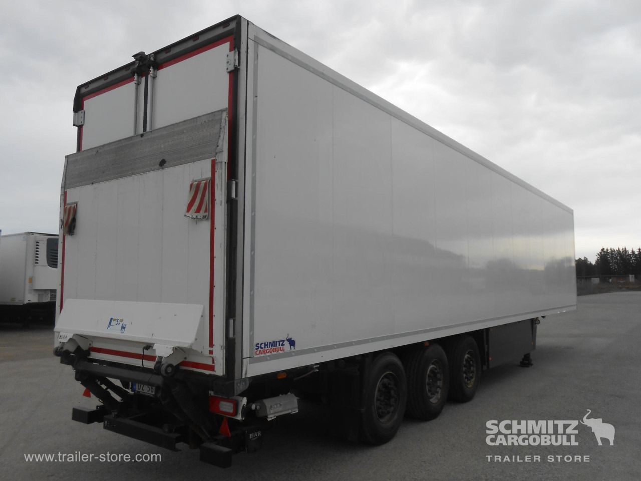 SCHMITZ Reefer Multitemp Taillift - Semi-reboque isotérmico: foto 1 SCHMITZ Reefer Multitemp Taillift - Semi-reboque isotérmico: foto 1