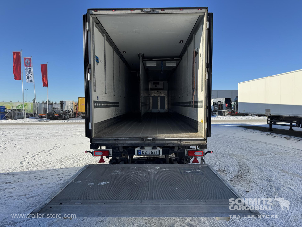 SCHMITZ Reefer Standard Double deck Taillift - Semi-reboque isotérmico: foto 3 SCHMITZ Reefer Standard Double deck Taillift - Semi-reboque isotérmico: foto 3