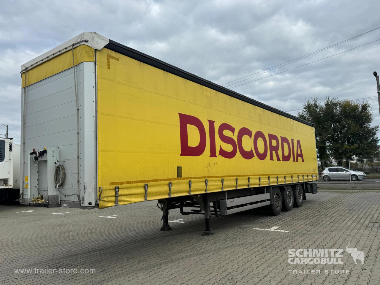 SCHMITZ Curtainsider Standard - Semi-reboque de lona: foto 1 SCHMITZ Curtainsider Standard - Semi-reboque de lona: foto 1