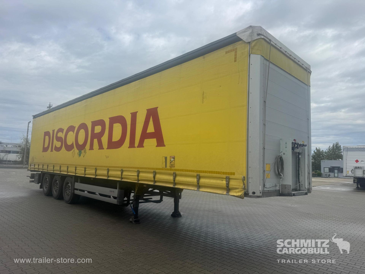 SCHMITZ Curtainsider Standard - Semi-reboque de lona: foto 1 SCHMITZ Curtainsider Standard - Semi-reboque de lona: foto 1
