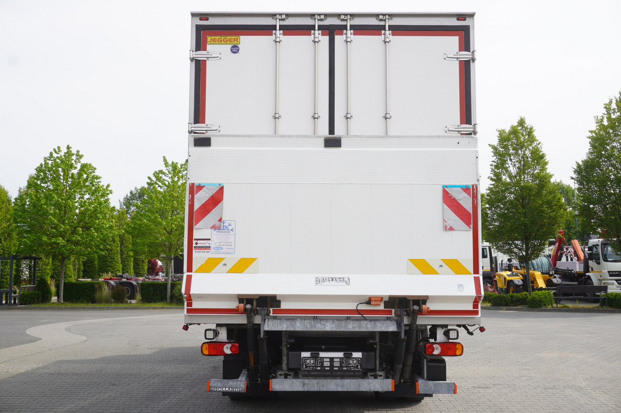 DAF LF 16.260 / Jegger Refrigerator / Carrier Supra 750 / DHOLLANDIA 1500 kg / Sleeper cab - Camião frigorífico: foto 4 DAF LF 16.260 / Jegger Refrigerator / Carrier Supra 750 / DHOLLANDIA 1500 kg / Sleeper cab - Camião frigorífico: foto 4