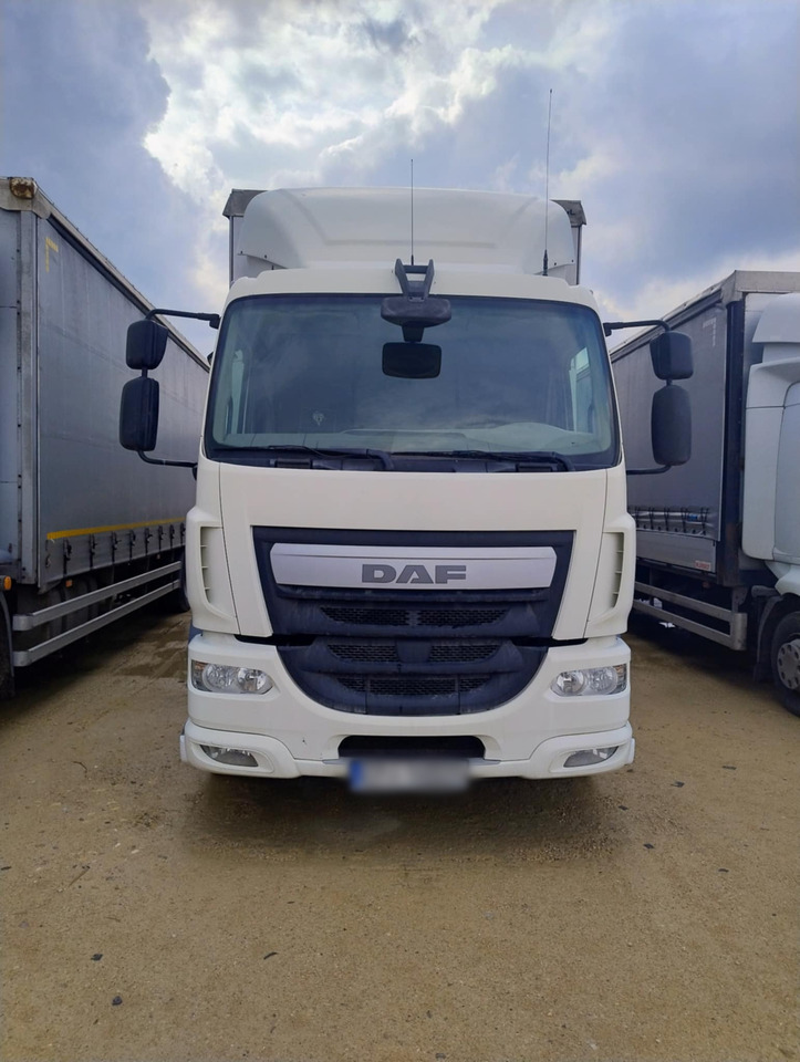DAF LF 250 / Curtainsider 18 EPAL / sleeping cab - Camião de lona: foto 2 DAF LF 250 / Curtainsider 18 EPAL / sleeping cab - Camião de lona: foto 2