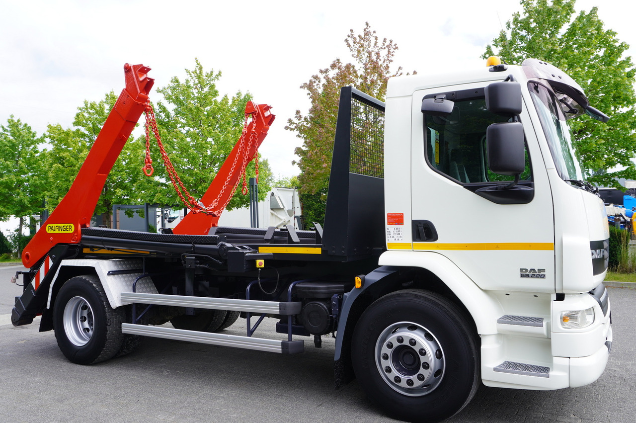 DAF LF 55.220 Skip loader GUIMA PALFINGER M14T - Camião multibenne: foto 3 DAF LF 55.220 Skip loader GUIMA PALFINGER M14T - Camião multibenne: foto 3