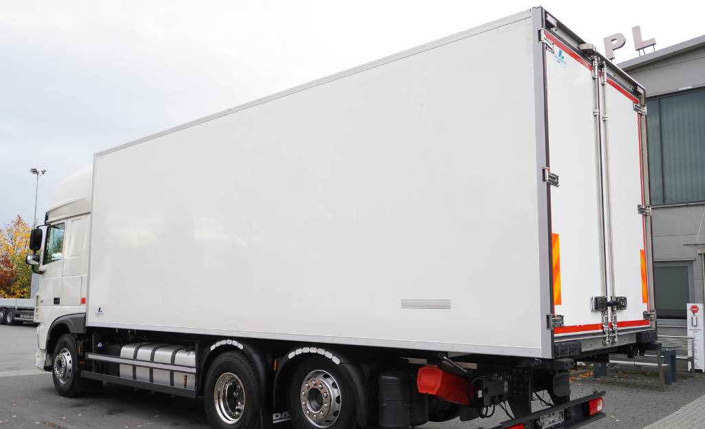DAF XF 450 6×2 E6 / Refrigerator Lacapitaine / ATP/FRC to 2027 / 18 pallets - Camião frigorífico: foto 5 DAF XF 450 6×2 E6 / Refrigerator Lacapitaine / ATP/FRC to 2027 / 18 pallets - Camião frigorífico: foto 5