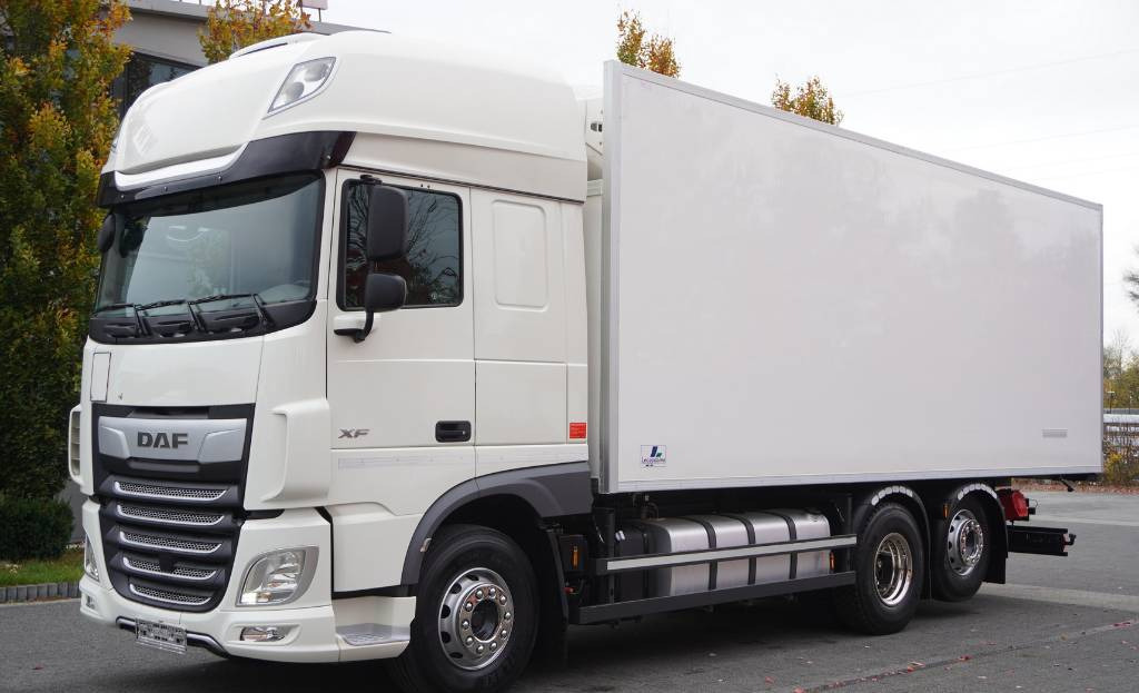 DAF XF 450 6×2 E6 / Refrigerator Lacapitaine / ATP/FRC to 2027 / 18 pallets - Camião frigorífico: foto 1 DAF XF 450 6×2 E6 / Refrigerator Lacapitaine / ATP/FRC to 2027 / 18 pallets - Camião frigorífico: foto 1