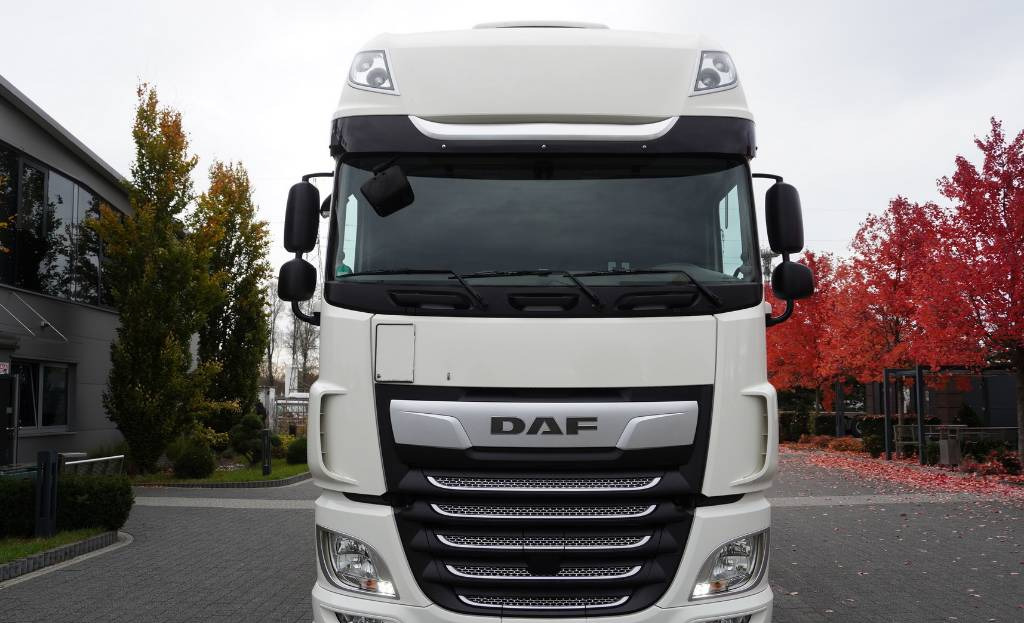 DAF XF 450 6×2 E6 / Refrigerator Lacapitaine / ATP/FRC to 2027 / 18 pallets - Camião frigorífico: foto 2 DAF XF 450 6×2 E6 / Refrigerator Lacapitaine / ATP/FRC to 2027 / 18 pallets - Camião frigorífico: foto 2