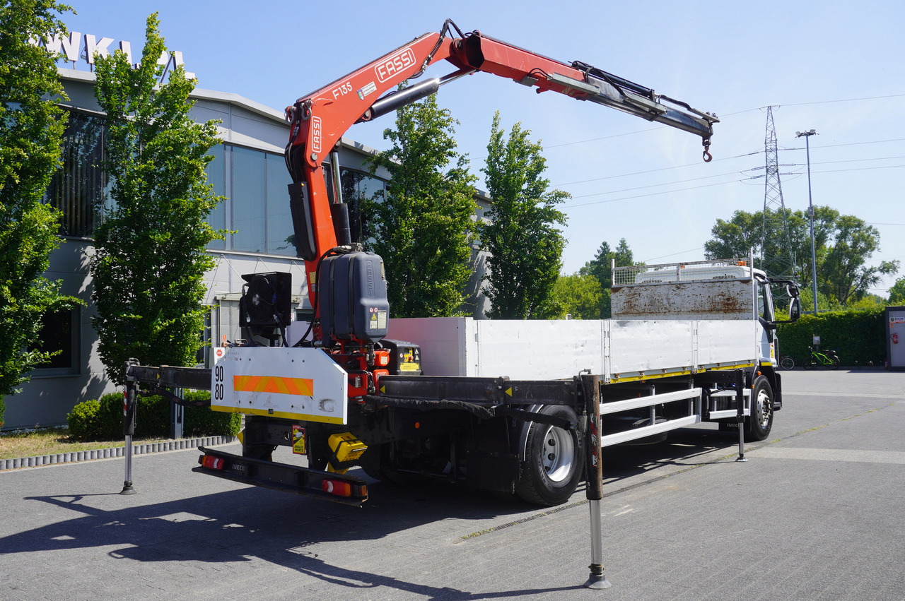 IVECO EUROCARGO 190-280L / FASSI F135A / 8 M / Lift cap. 5580 kg - Camião de caixa aberta/ Plataforma, Camião grua: foto 3 IVECO EUROCARGO 190-280L / FASSI F135A / 8 M / Lift cap. 5580 kg - Camião de caixa aberta/ Plataforma, Camião grua: foto 3