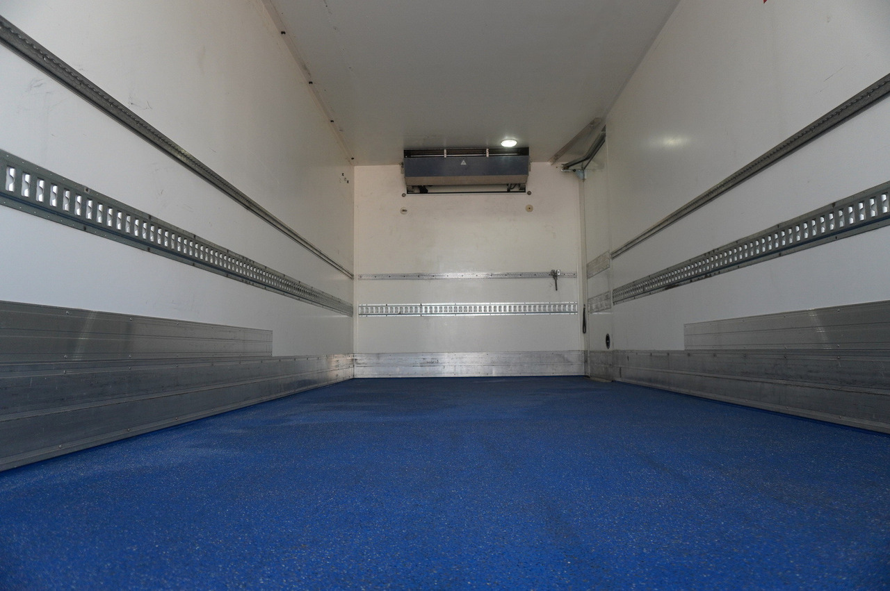 IVECO Eurocargo 100-190 4x2 E6 / Refrigerator / Dhollandia 1.5 T - Camião frigorífico: foto 5 IVECO Eurocargo 100-190 4x2 E6 / Refrigerator / Dhollandia 1.5 T - Camião frigorífico: foto 5