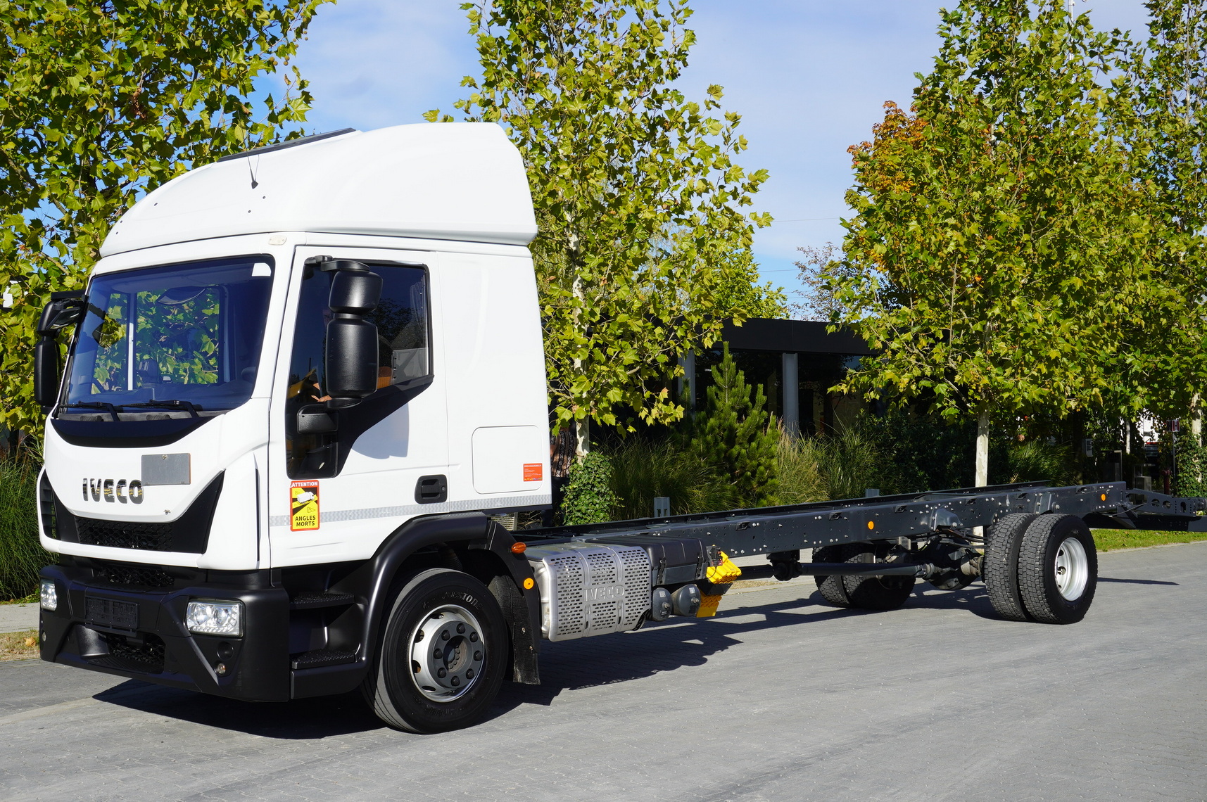 IVECO Eurocargo 140e19 4×2 E6 Glob / ADR / frame 8,1m - Camião chassi: foto 1 IVECO Eurocargo 140e19 4×2 E6 Glob / ADR / frame 8,1m - Camião chassi: foto 1