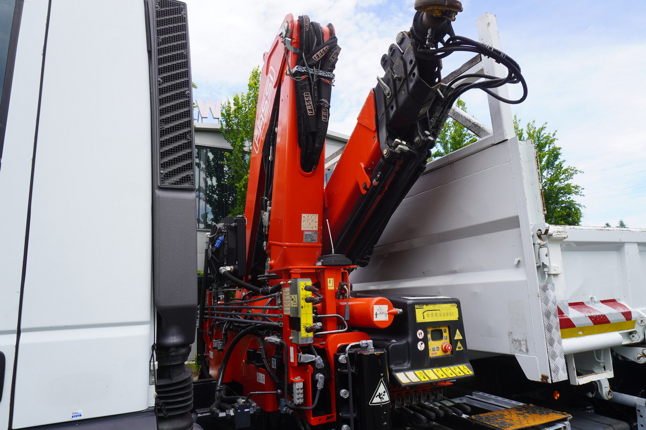 Camião basculante, Camião grua IVECO STRALIS 330 E6 / FASSI 195A 8.5 T / 3-side tipper: foto 10