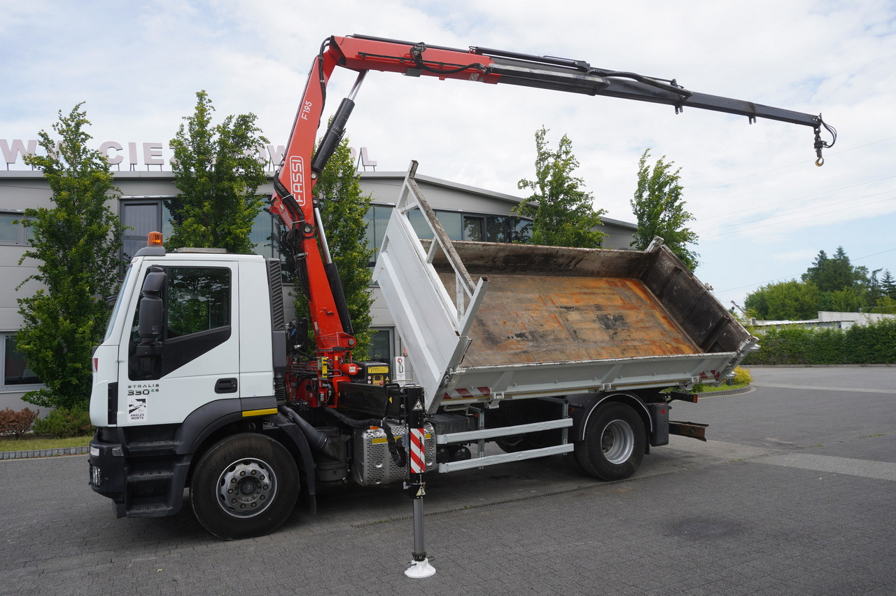 Camião basculante, Camião grua IVECO STRALIS 330 E6 / FASSI 195A 8.5 T / 3-side tipper: foto 17