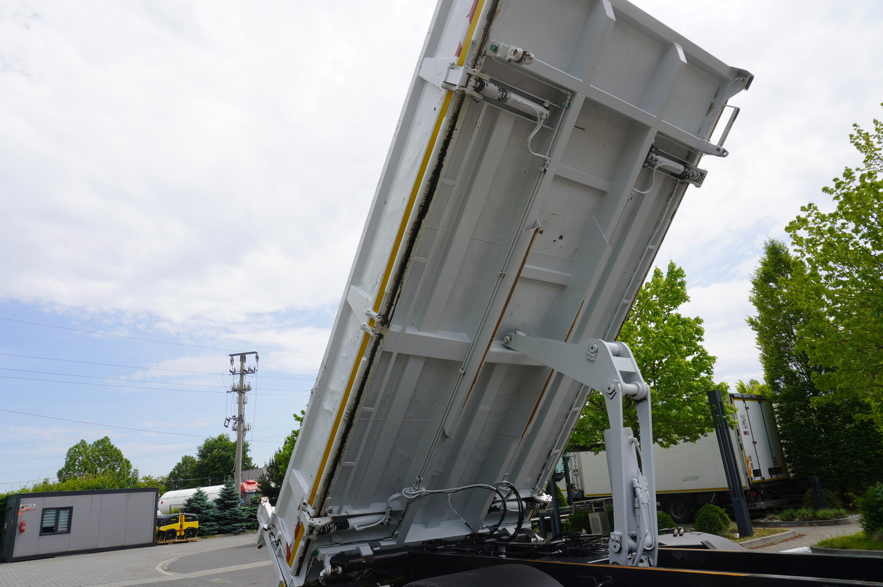 Leasing de IVECO STRALIS 330 E6 / FASSI 195A 8.5 T / 3-side tipper IVECO STRALIS 330 E6 / FASSI 195A 8.5 T / 3-side tipper: foto 22