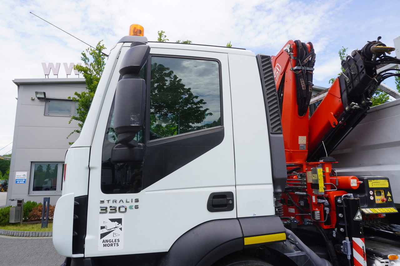 Camião basculante, Camião grua IVECO STRALIS 330 E6 / FASSI 195A 8.5 T / 3-side tipper: foto 23