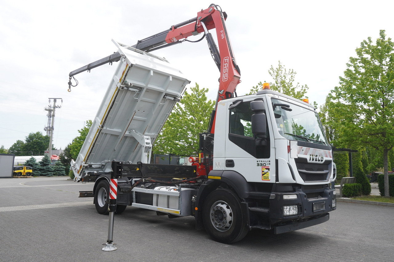 Camião basculante, Camião grua IVECO STRALIS 330 E6 / FASSI 195A 8.5 T / 3-side tipper: foto 7