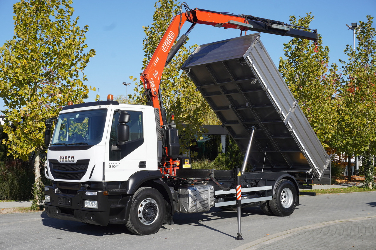 IVECO Stralis 310 E6 / NEW 3-sided tipper / Fassi F135 crane with remote control - Camião grua: foto 1 IVECO Stralis 310 E6 / NEW 3-sided tipper / Fassi F135 crane with remote control - Camião grua: foto 1
