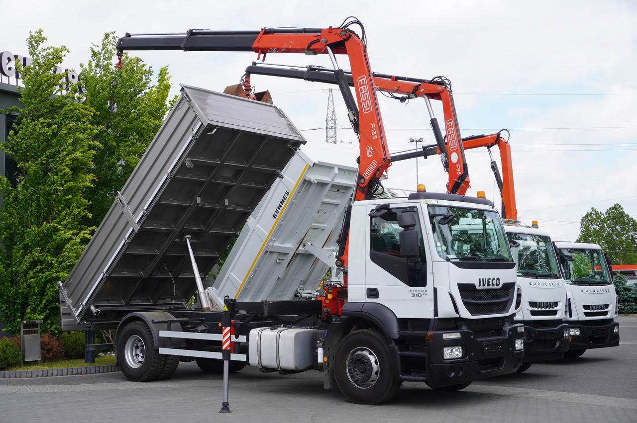 IVECO Stralis 310 E6 / NEW 3-sided tipper / Fassi F135 crane with remote control - Camião de caixa aberta/ Plataforma, Camião grua: foto 2 IVECO Stralis 310 E6 / NEW 3-sided tipper / Fassi F135 crane with remote control - Camião de caixa aberta/ Plataforma, Camião grua: foto 2