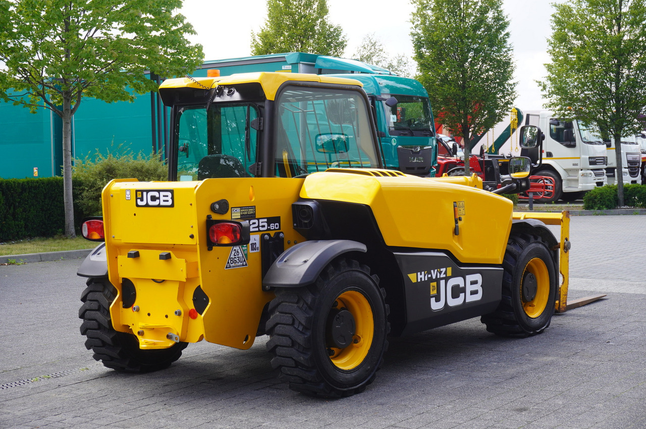 JCB 525-60T5 / 2022 / 860 MTH! / 2.5 T / Reach 6 m / joystick - Empilhador telescópico: foto 5 JCB 525-60T5 / 2022 / 860 MTH! / 2.5 T / Reach 6 m / joystick - Empilhador telescópico: foto 5