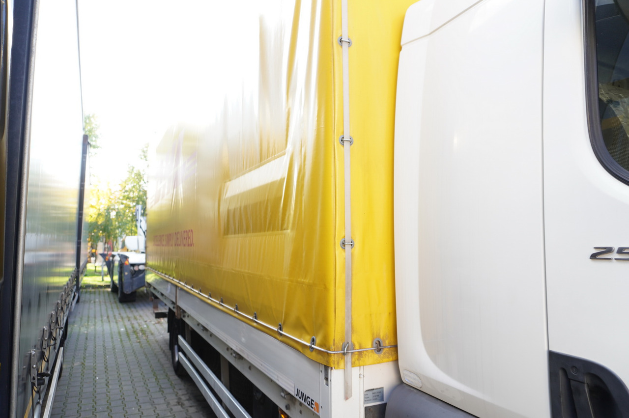 JUNGE Body Tarpaulin JUNGE / 18 Europallets / 2015 - Toldo carroçaria: foto 4 JUNGE Body Tarpaulin JUNGE / 18 Europallets / 2015 - Toldo carroçaria: foto 4