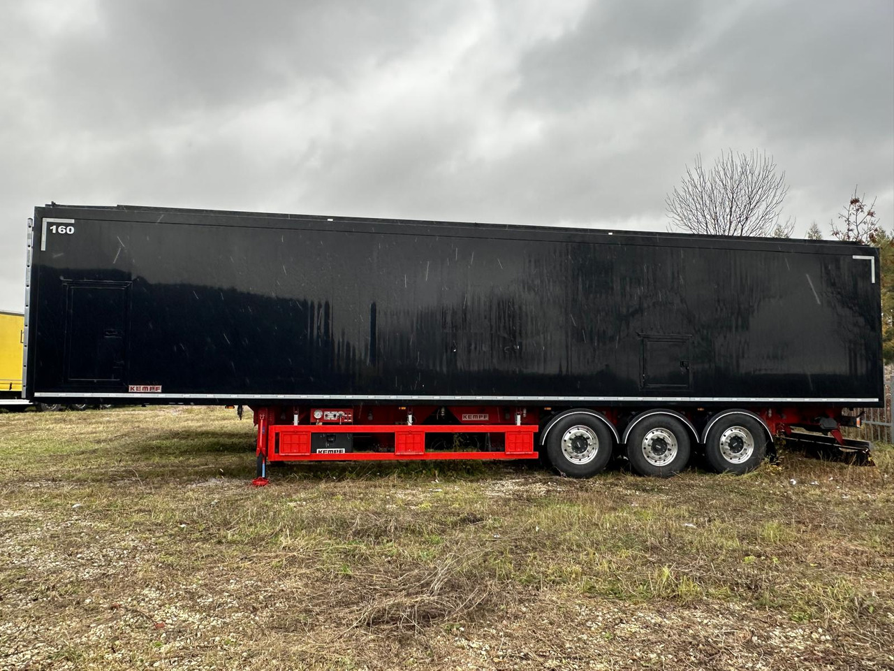 KEMPF SKM AK unloader 4 chambers with lower chute / capacity 65 m3 / 12 pieces - Semi-reboque basculante: foto 1 KEMPF SKM AK unloader 4 chambers with lower chute / capacity 65 m3 / 12 pieces - Semi-reboque basculante: foto 1