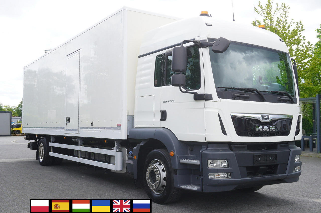MAN TGM 18.320 / 21 EPAL box / 180 tho. km / Dhollandia 2500 kg / sleeping cab - Camião furgão: foto 1 MAN TGM 18.320 / 21 EPAL box / 180 tho. km / Dhollandia 2500 kg / sleeping cab - Camião furgão: foto 1