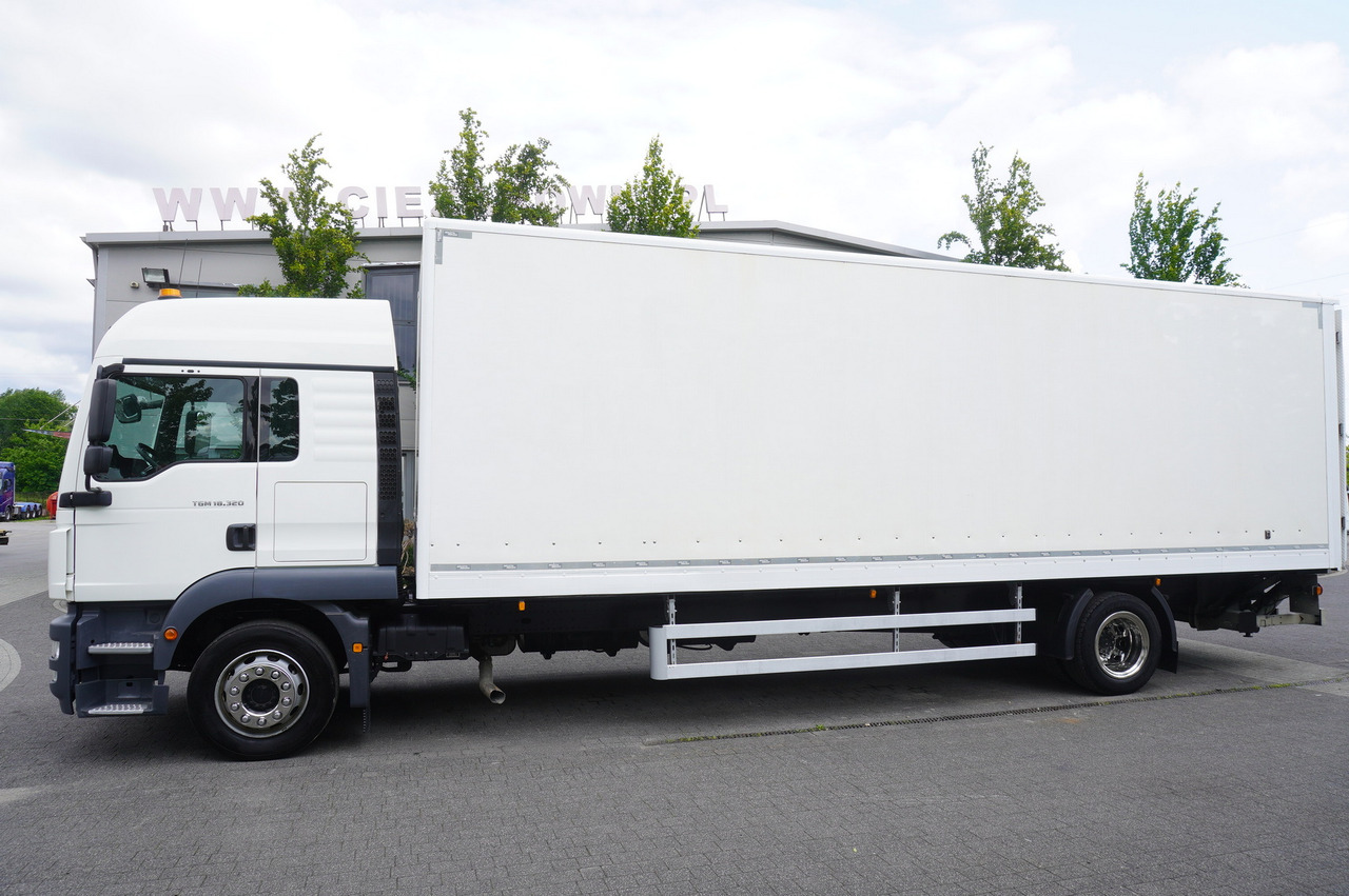 MAN TGM 18.320 / 21 EPAL box / 180 tho. km / Dhollandia 2500 kg / sleeping cab - Camião furgão: foto 5 MAN TGM 18.320 / 21 EPAL box / 180 tho. km / Dhollandia 2500 kg / sleeping cab - Camião furgão: foto 5