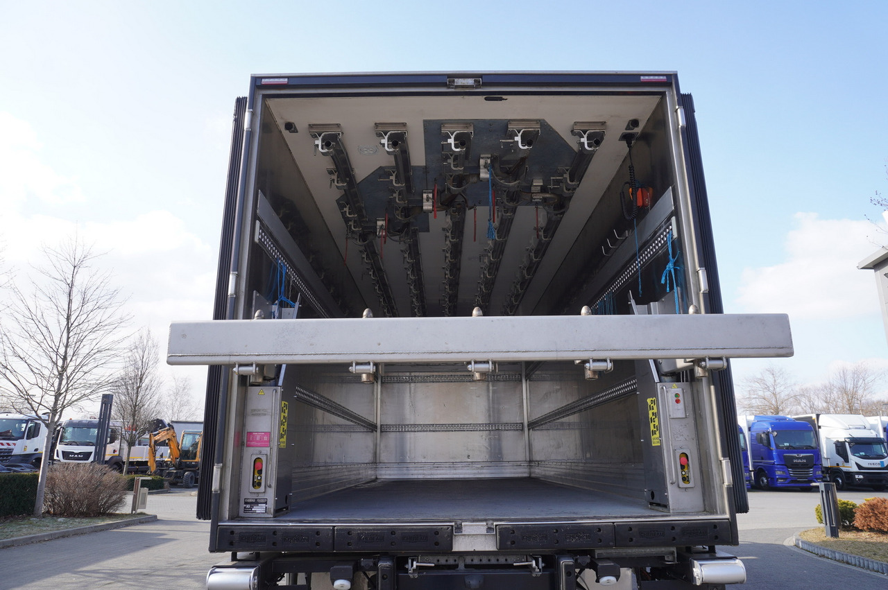 MAN TGM 18.320 / CHEREAU meat hook refrigerator / Carcass elevator - Camião frigorífico: foto 3 MAN TGM 18.320 / CHEREAU meat hook refrigerator / Carcass elevator - Camião frigorífico: foto 3