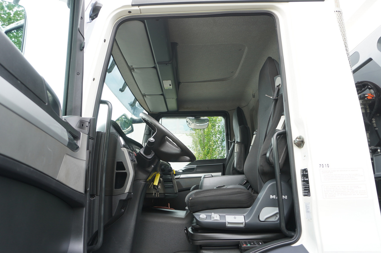 Caminhão limpa fossa MAN TGM 26.340 E6 / RIVARD sewage cleaner 11.8 m3 / 170 tho. km / steered axle: foto 27