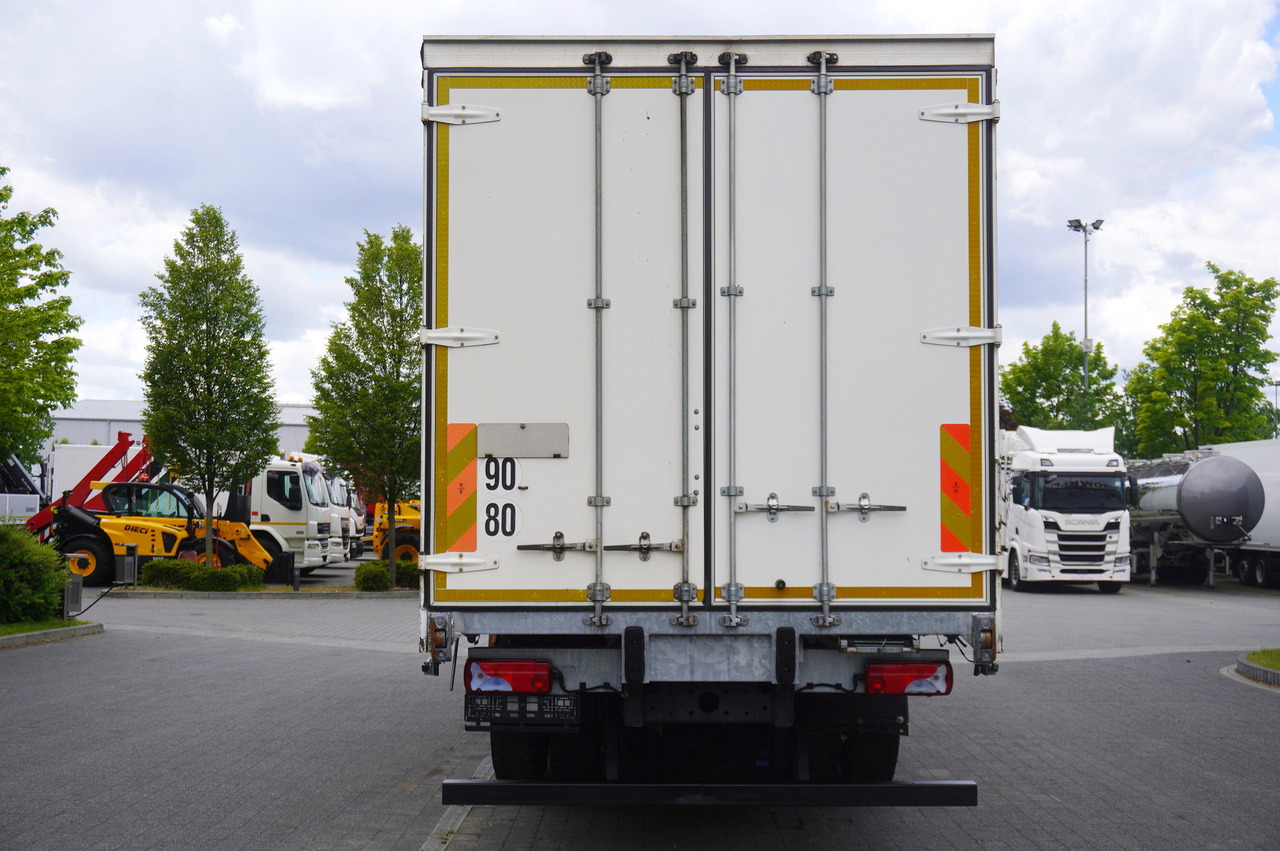 MAN TGS 18.440 / 19 EPAL curtainsider / Sleeper cab - Camião de lona: foto 3 MAN TGS 18.440 / 19 EPAL curtainsider / Sleeper cab - Camião de lona: foto 3