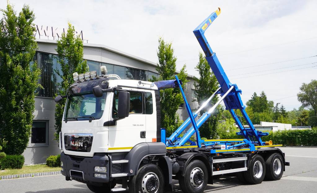 MAN TGS 35.400 8×4 HYVA LIFT 32.56 SE hooklift - Camião polibenne: foto 1 MAN TGS 35.400 8×4 HYVA LIFT 32.56 SE hooklift - Camião polibenne: foto 1