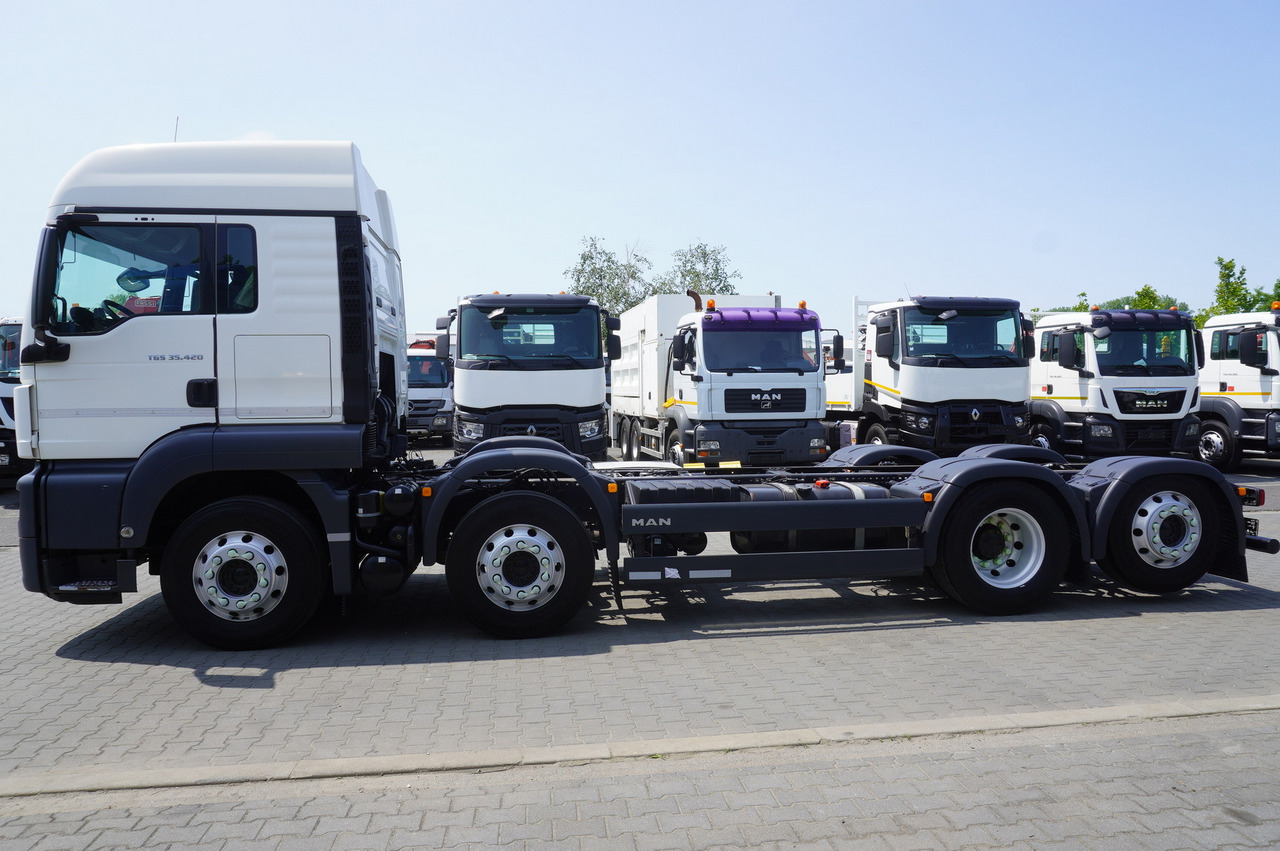MAN TGS 35.420 8x2 / Chassis 6.4 m / 3 steered axles - Camião grua: foto 3 MAN TGS 35.420 8x2 / Chassis 6.4 m / 3 steered axles - Camião grua: foto 3