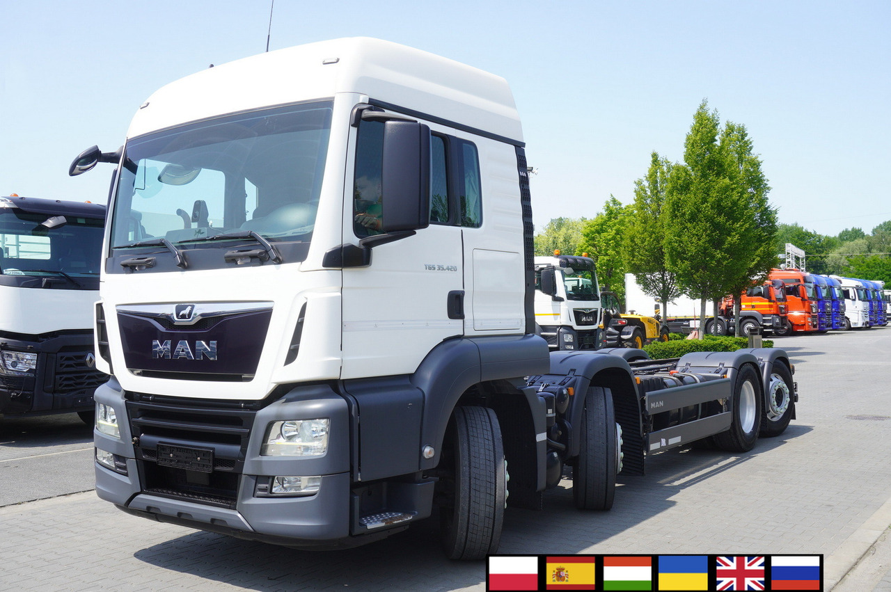 MAN TGS 35.420 8x2 / Chassis 6.4 m / 3 steered axles - Camião grua: foto 1 MAN TGS 35.420 8x2 / Chassis 6.4 m / 3 steered axles - Camião grua: foto 1