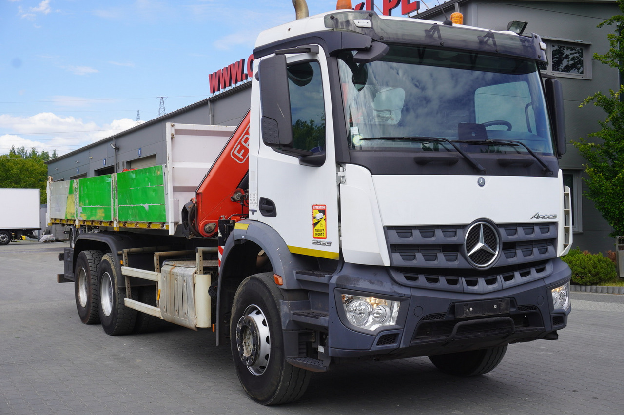 MERCEDES-BENZ AROCS 2633 6x4 / 5.5 T crane FASSI F135 / Tipper 15 EPAL - Camião grua: foto 2 MERCEDES-BENZ AROCS 2633 6x4 / 5.5 T crane FASSI F135 / Tipper 15 EPAL - Camião grua: foto 2