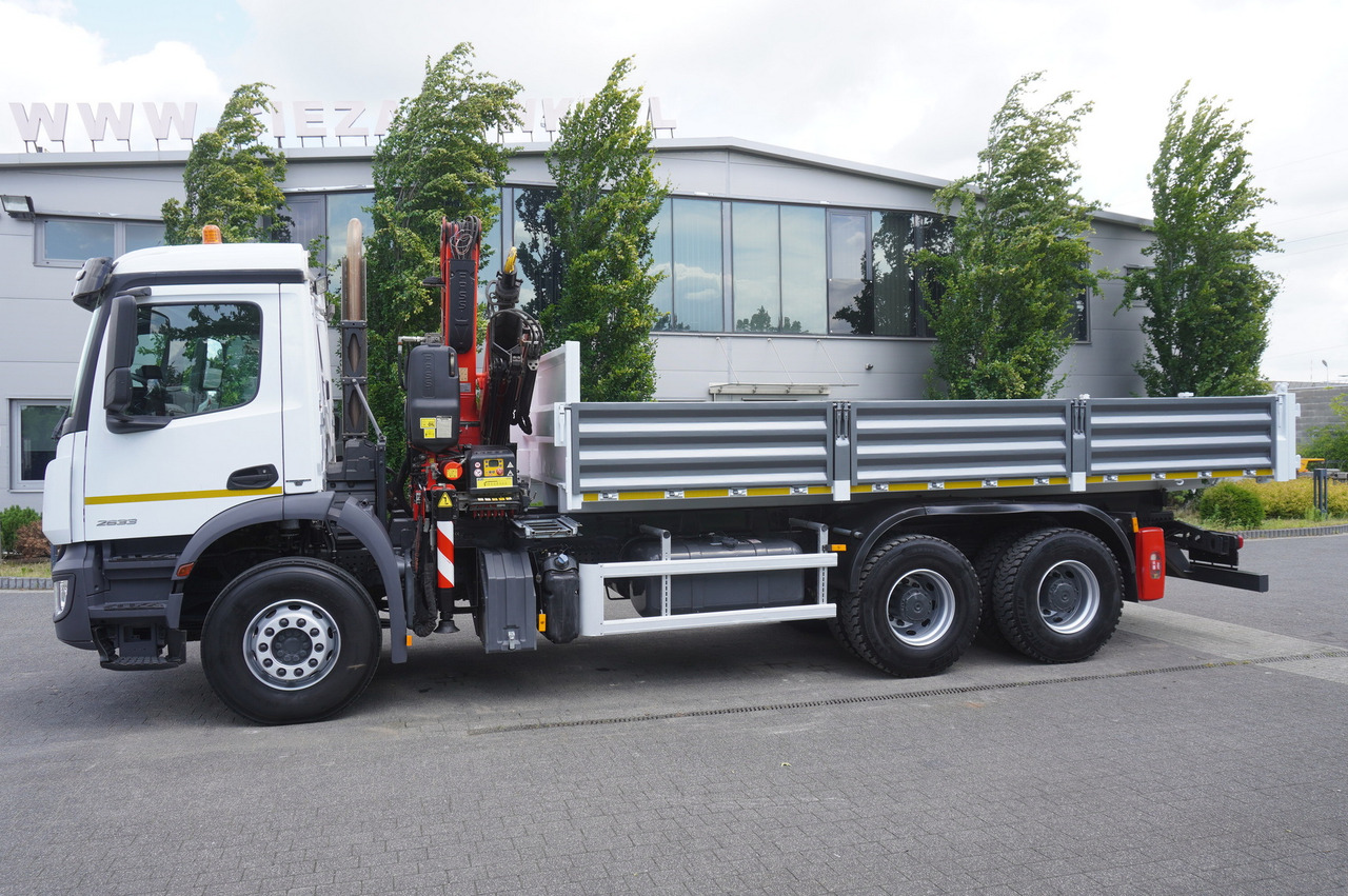 MERCEDES-BENZ AROCS 2633 6x4 / 5.5 T crane FASSI F135 / Tipper 15 EPAL - Camião grua: foto 3 MERCEDES-BENZ AROCS 2633 6x4 / 5.5 T crane FASSI F135 / Tipper 15 EPAL - Camião grua: foto 3