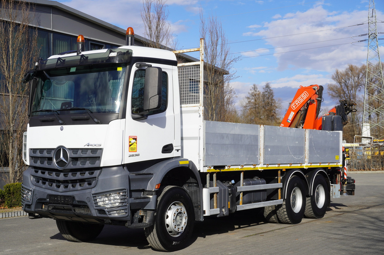MERCEDES-BENZ AROCS 2636 Flatbed / HDS FASSI F175 7.7 T / 150,000 km - Camião grua: foto 2 MERCEDES-BENZ AROCS 2636 Flatbed / HDS FASSI F175 7.7 T / 150,000 km - Camião grua: foto 2