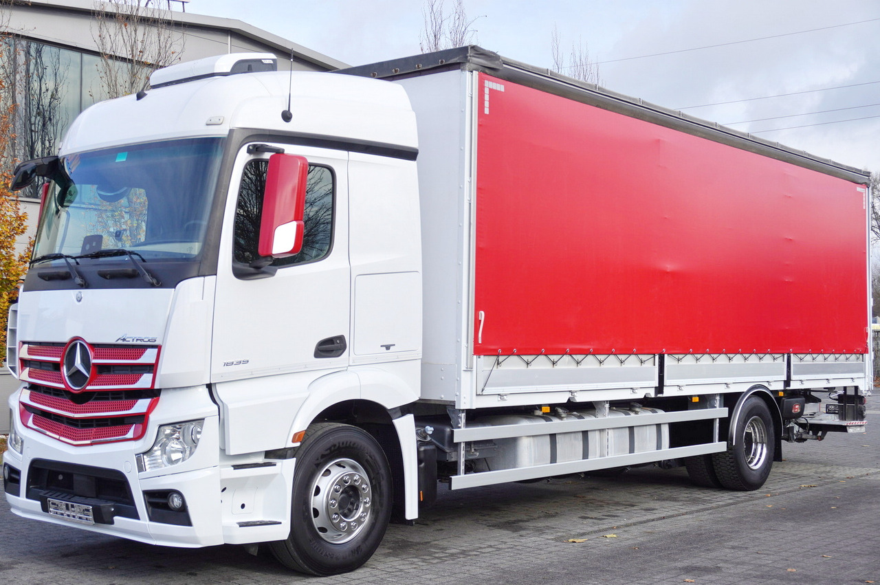 MERCEDES-BENZ Actros 1835 E6 4×2 / Curtainsider 21 pallets / tail lift 1.5t - Camião de lona: foto 1 MERCEDES-BENZ Actros 1835 E6 4×2 / Curtainsider 21 pallets / tail lift 1.5t - Camião de lona: foto 1