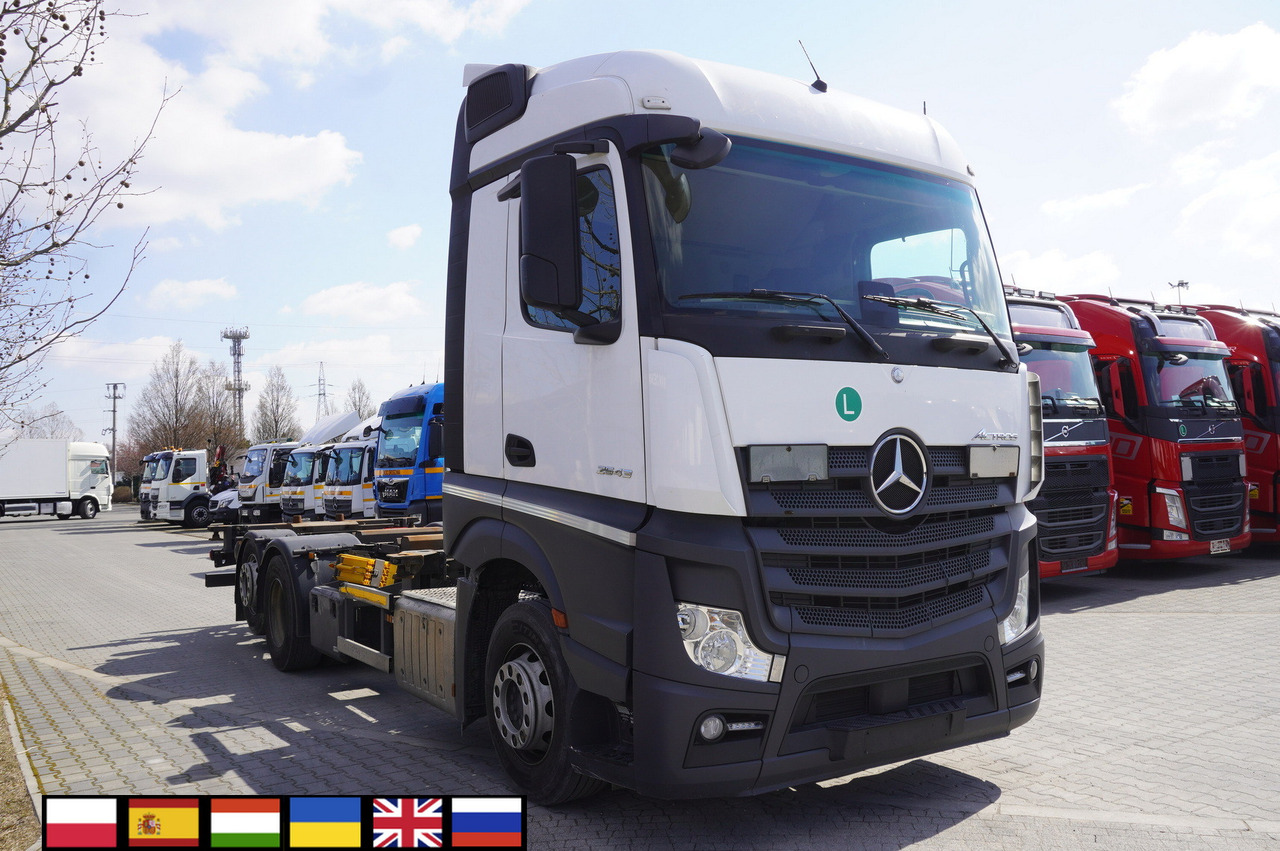 MERCEDES-BENZ Actros 2543 / BDF / Retarder / sleeping cabin - Camião transportador de contêineres/ Caixa móvel: foto 1 MERCEDES-BENZ Actros 2543 / BDF / Retarder / sleeping cabin - Camião transportador de contêineres/ Caixa móvel: foto 1