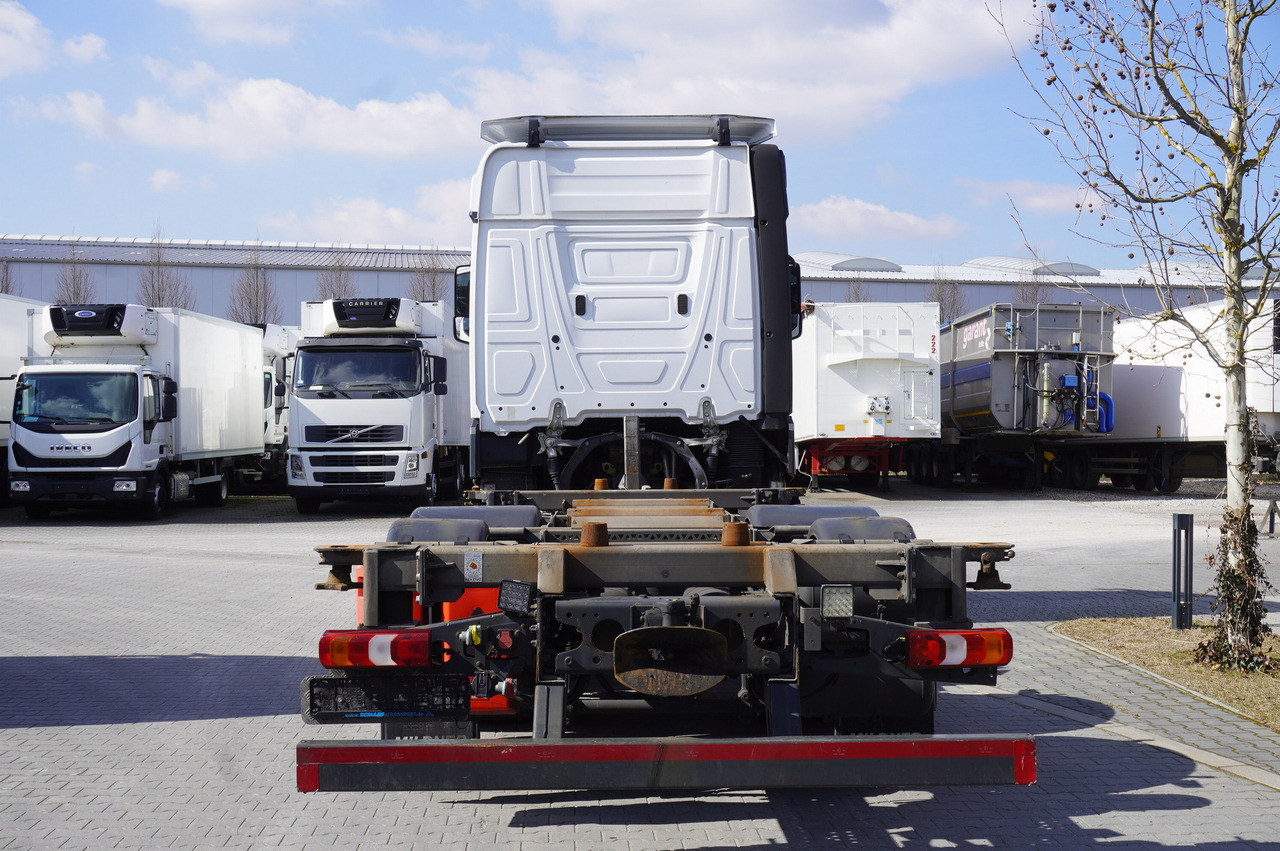MERCEDES-BENZ Actros 2543 / BDF / Retarder / sleeping cabin - Camião transportador de contêineres/ Caixa móvel: foto 4 MERCEDES-BENZ Actros 2543 / BDF / Retarder / sleeping cabin - Camião transportador de contêineres/ Caixa móvel: foto 4