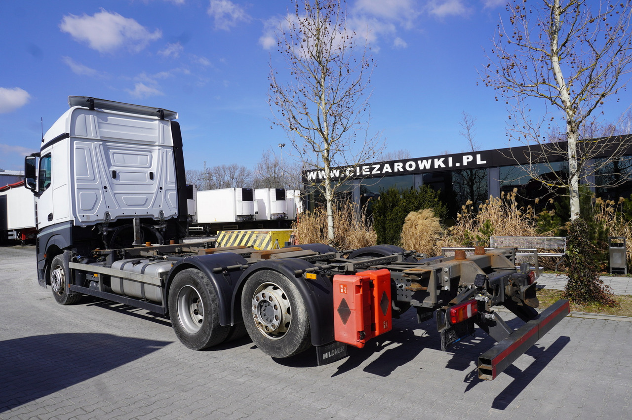 MERCEDES-BENZ Actros 2543 / BDF / Retarder / sleeping cabin - Camião transportador de contêineres/ Caixa móvel: foto 3 MERCEDES-BENZ Actros 2543 / BDF / Retarder / sleeping cabin - Camião transportador de contêineres/ Caixa móvel: foto 3