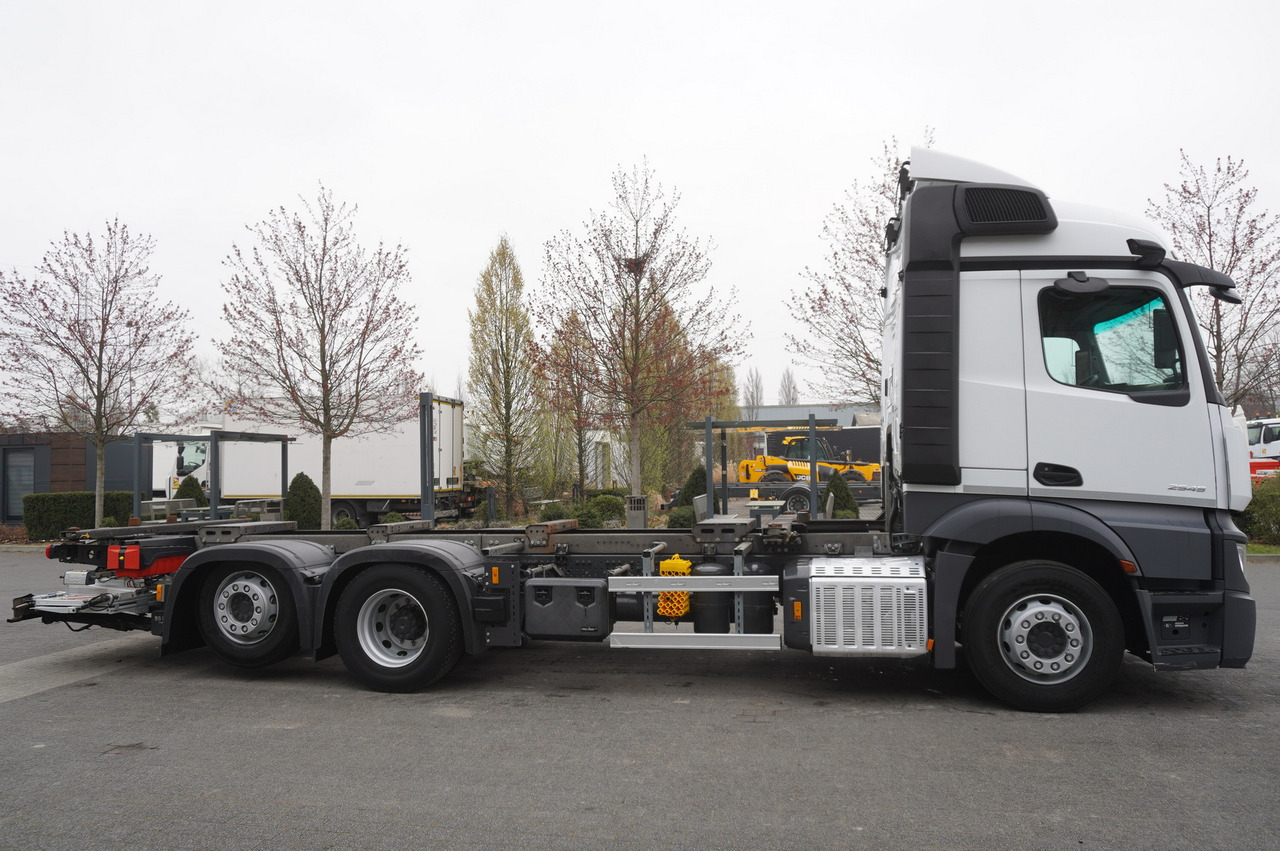 MERCEDES-BENZ Actros 2545 6×2 MP5 / ADR / several units - Camião transportador de contêineres/ Caixa móvel: foto 2 MERCEDES-BENZ Actros 2545 6×2 MP5 / ADR / several units - Camião transportador de contêineres/ Caixa móvel: foto 2