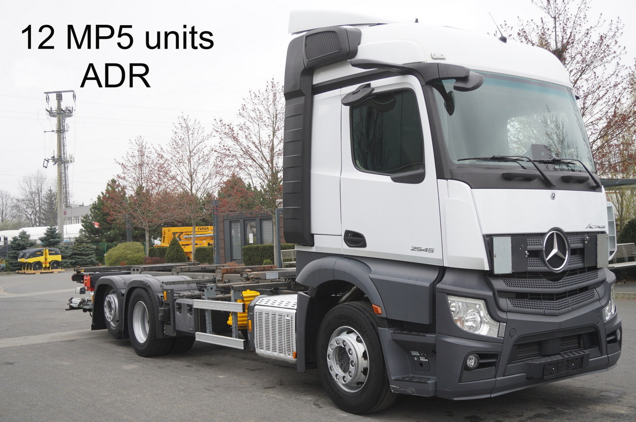 Camião transportador de contêineres/ Caixa móvel MERCEDES-BENZ Actros 2545 6×2 MP5 / ADR / several units: foto 1