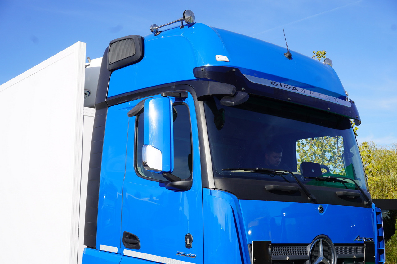 Camião frigorífico MERCEDES-BENZ Actros 2548 E6 / GIGA / Cab Lounge chair / Lamberet Refrigerator / Carrier Supra 950: foto 12