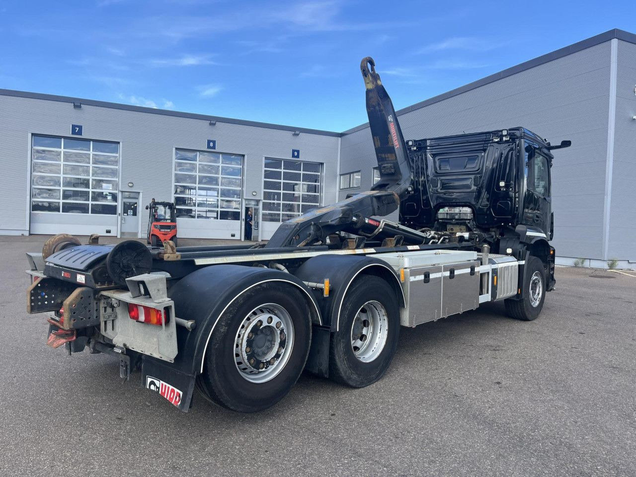 MERCEDES-BENZ Arocs 2543 6x2*4 / 21t Hooklift HIAB ULT21Z56 / 2022 - Camião polibenne: foto 3 MERCEDES-BENZ Arocs 2543 6x2*4 / 21t Hooklift HIAB ULT21Z56 / 2022 - Camião polibenne: foto 3